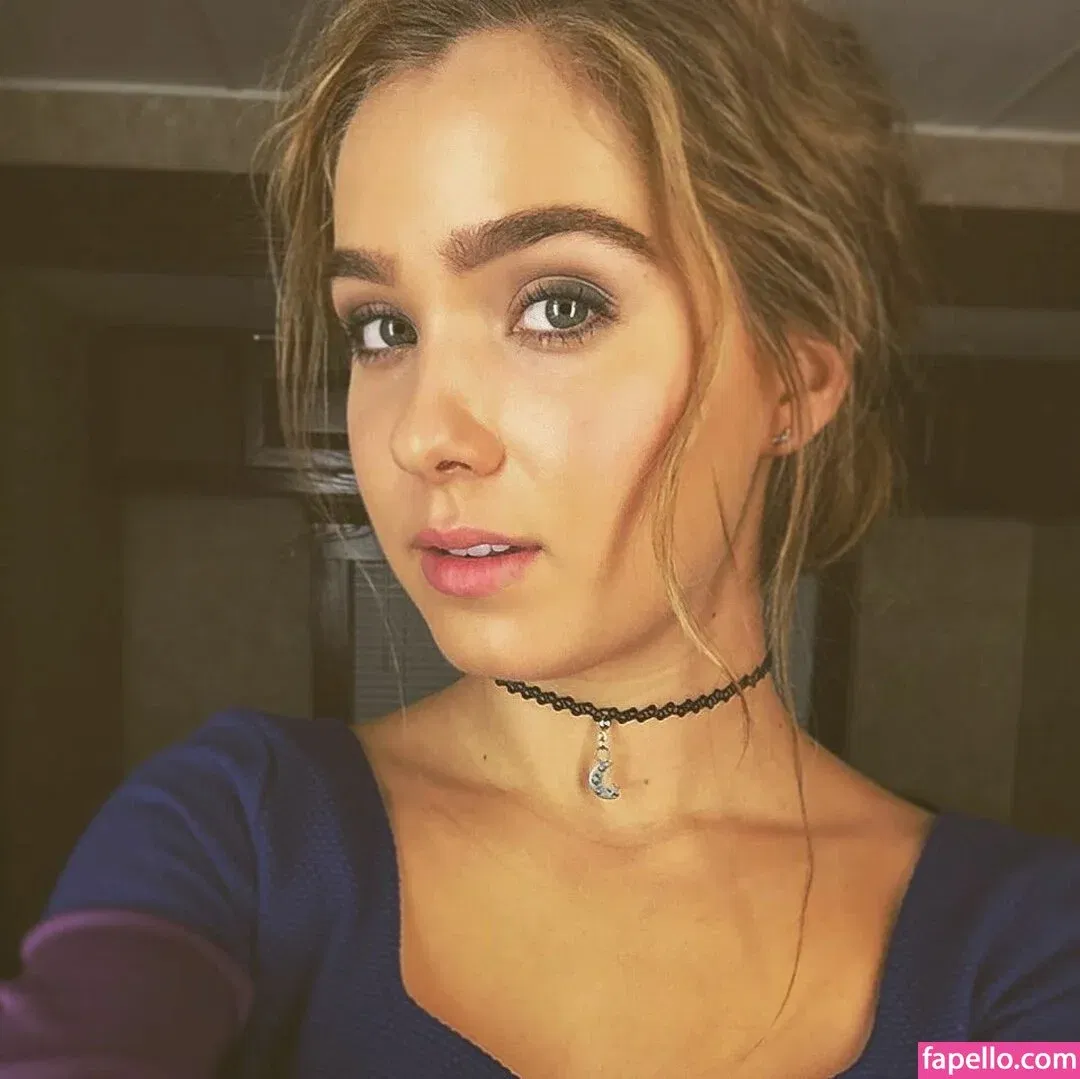 Haley Lu Richardson Onlyfans Photo Gallery 