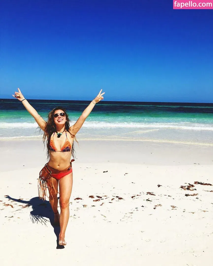 Haley Lu Richardson Onlyfans Photo Gallery 