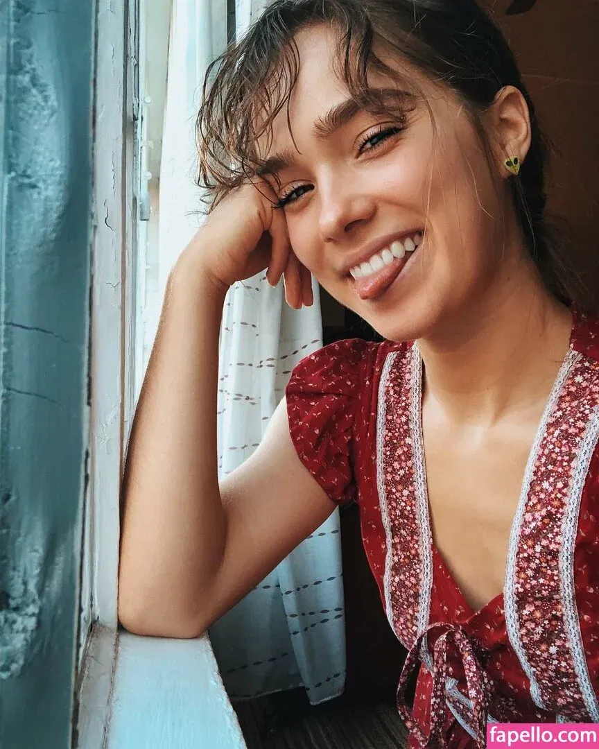 Haley Lu Richardson Onlyfans Photo Gallery 