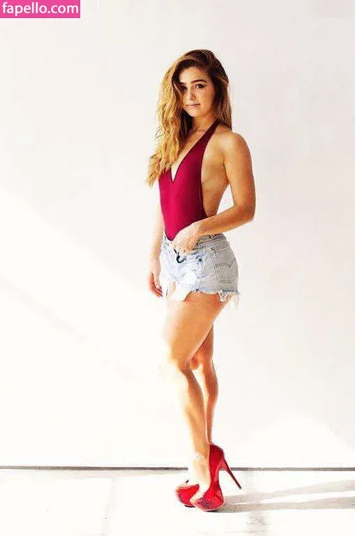 Haley Lu Richardson Onlyfans Photo Gallery 