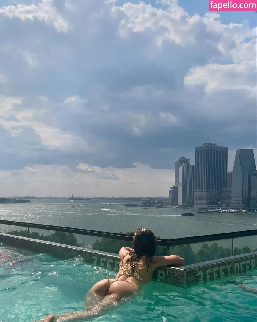 Haley Lu Richardson Onlyfans Photo Gallery 