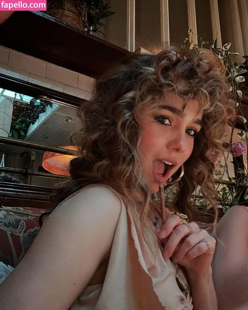Haley Lu Richardson Onlyfans Photo Gallery 