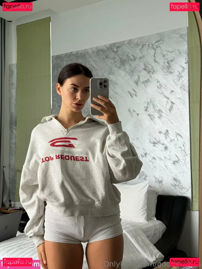 goddesskira Onlyfans Photo Gallery 