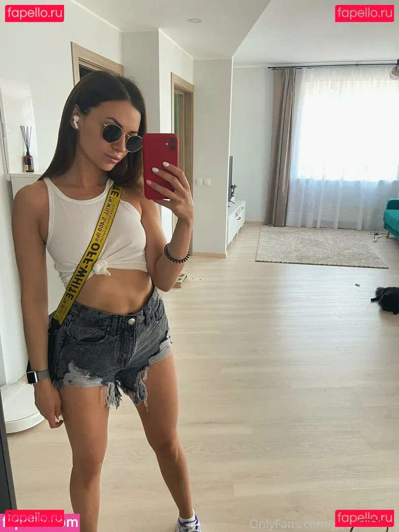 goddesskira Onlyfans Photo Gallery 