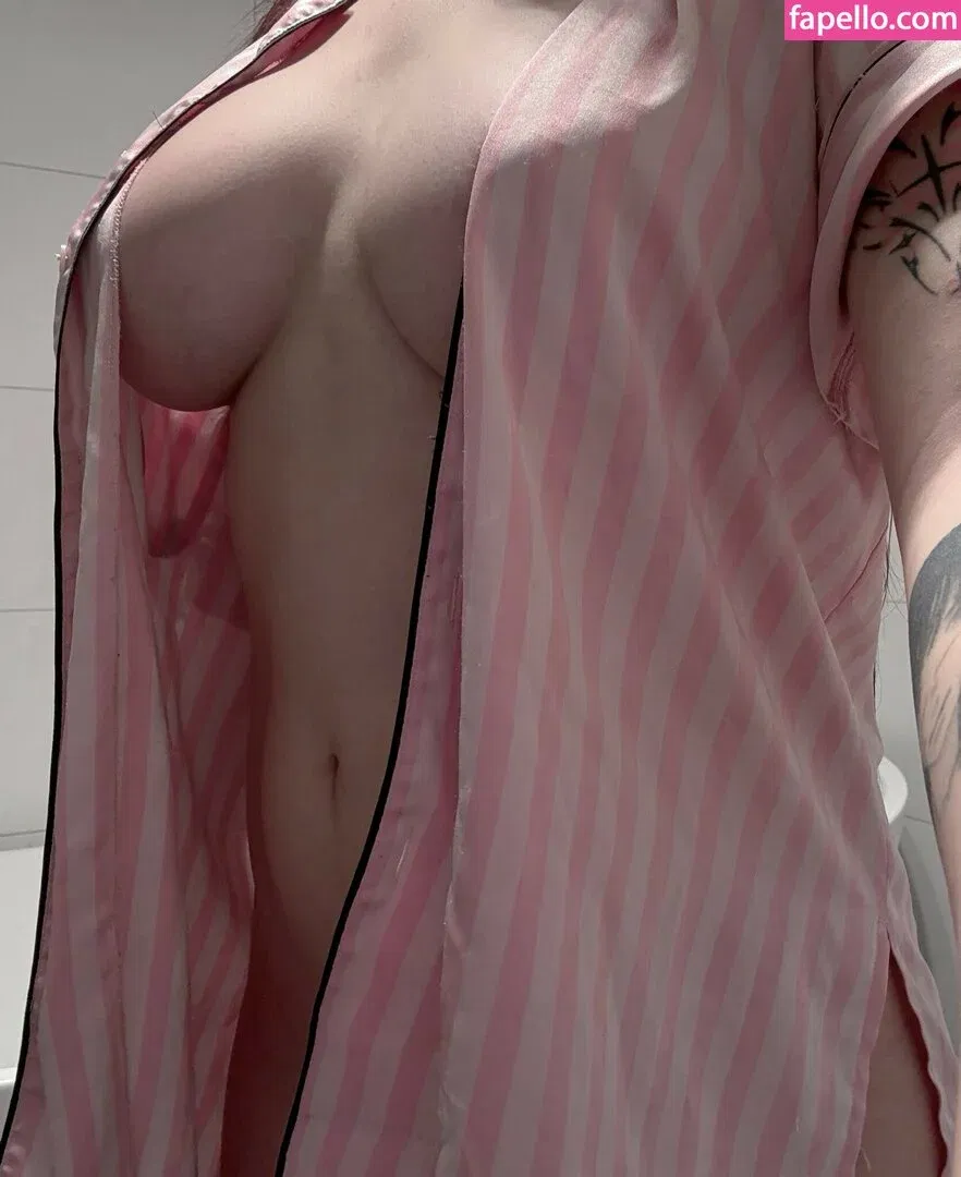 Daph ASMR Onlyfans Photo Gallery 