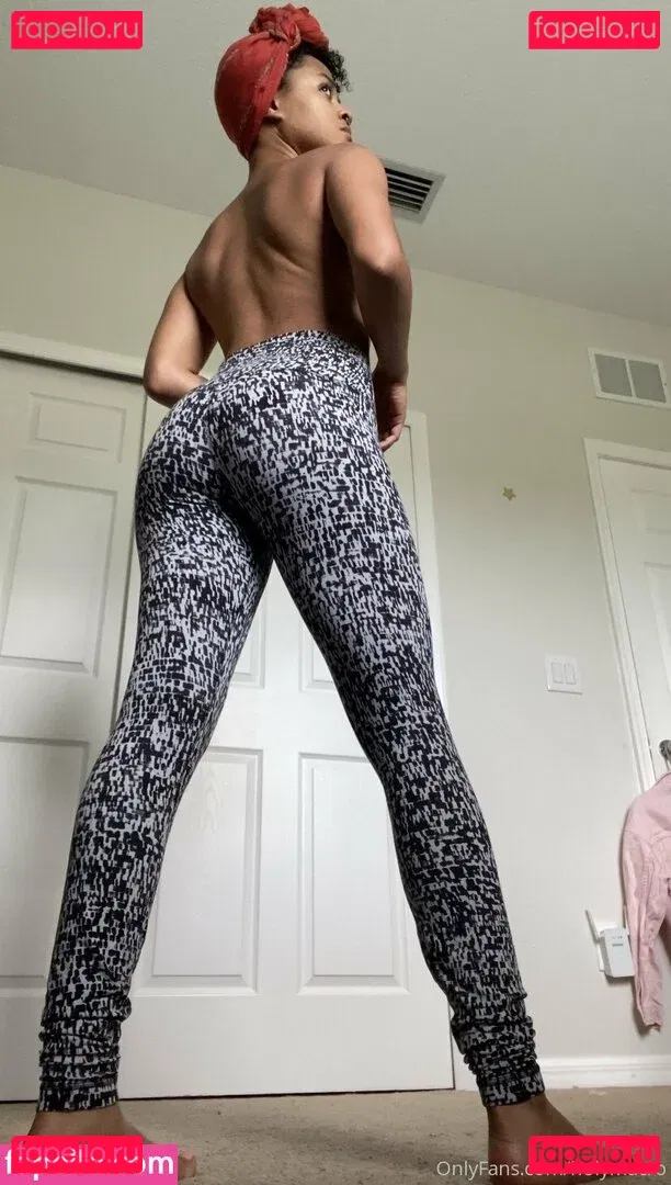 holymacre Onlyfans Photo Gallery 