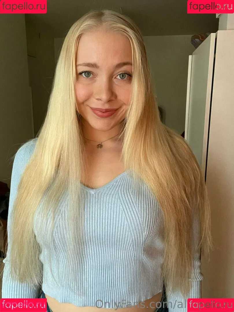alora_free Onlyfans Photo Gallery 