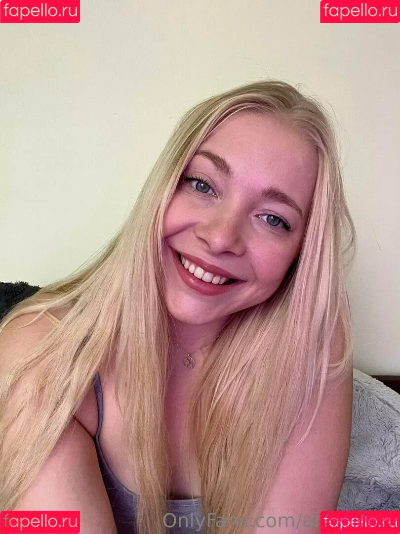 alora_free Onlyfans Photo Gallery 