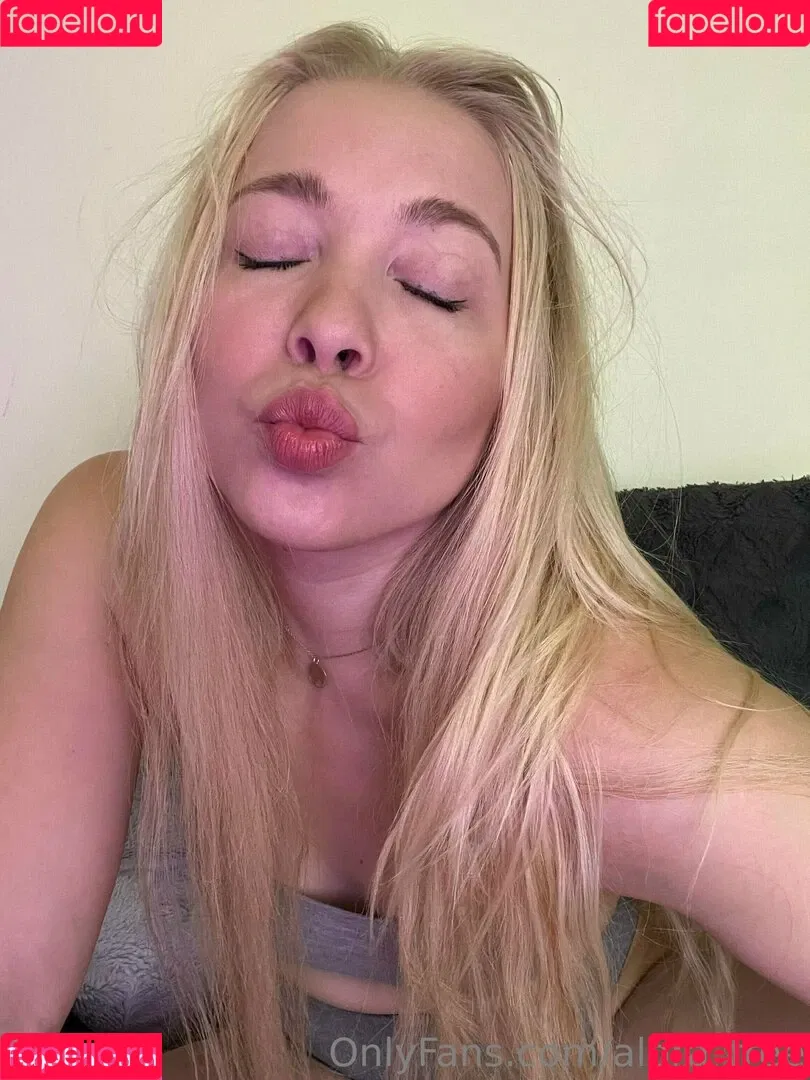 alora_free Onlyfans Photo Gallery 