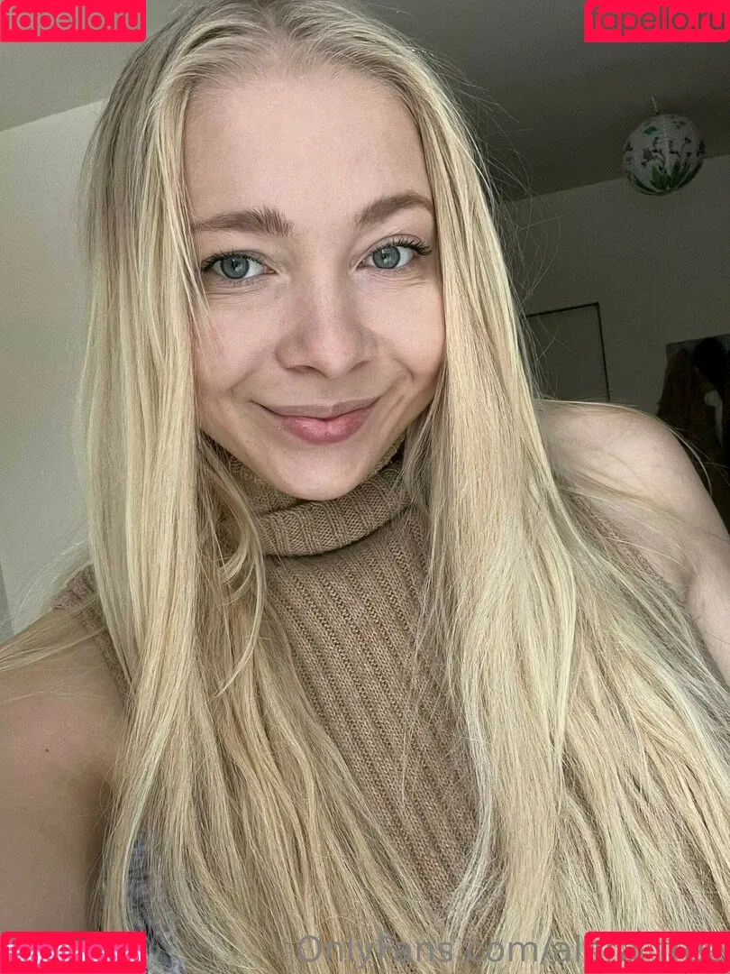 alora_free Onlyfans Photo Gallery 