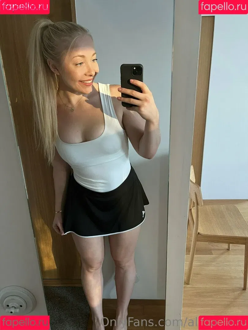 alora_free Onlyfans Photo Gallery 
