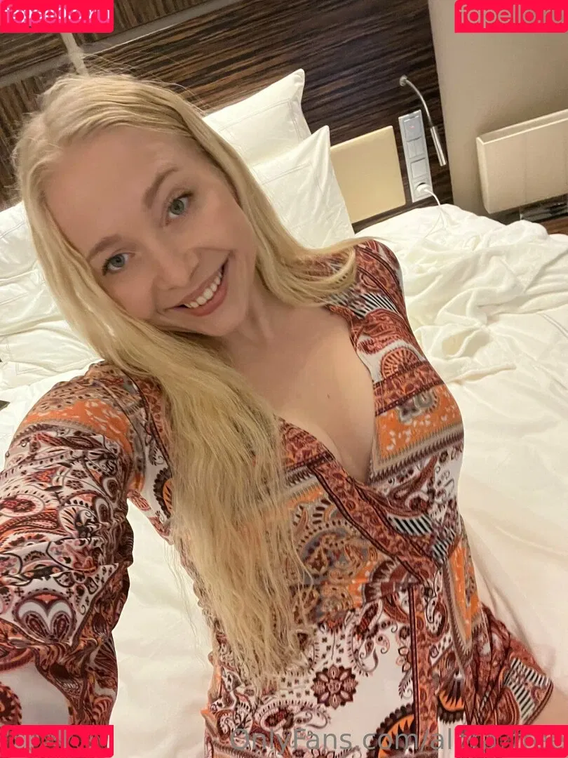 alora_free Onlyfans Photo Gallery 