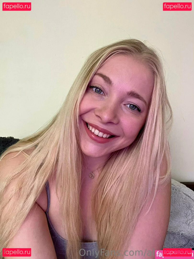 alora_free Onlyfans Photo Gallery 