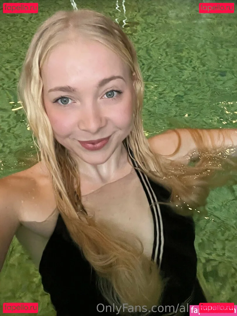 alora_free Onlyfans Photo Gallery 