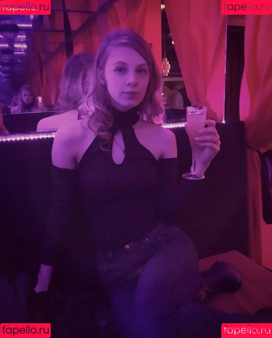 Sydney Poniewaz Onlyfans Photo Gallery 