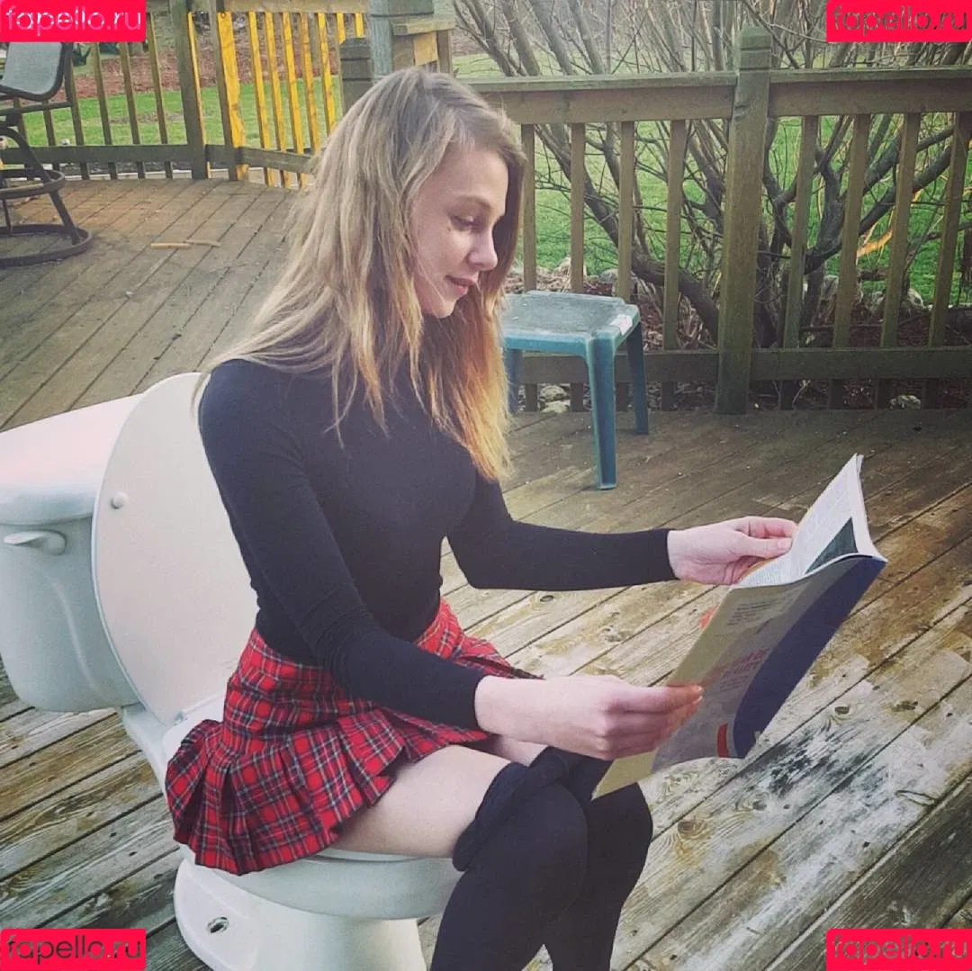 Sydney Poniewaz Onlyfans Photo Gallery 
