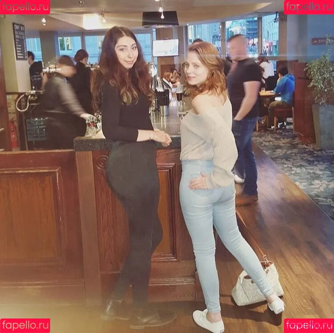 Sydney Poniewaz Onlyfans Photo Gallery 