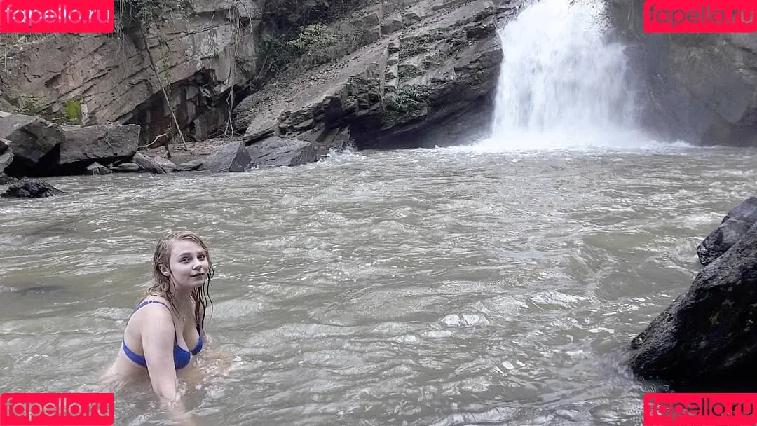Sydney Poniewaz Onlyfans Photo Gallery 