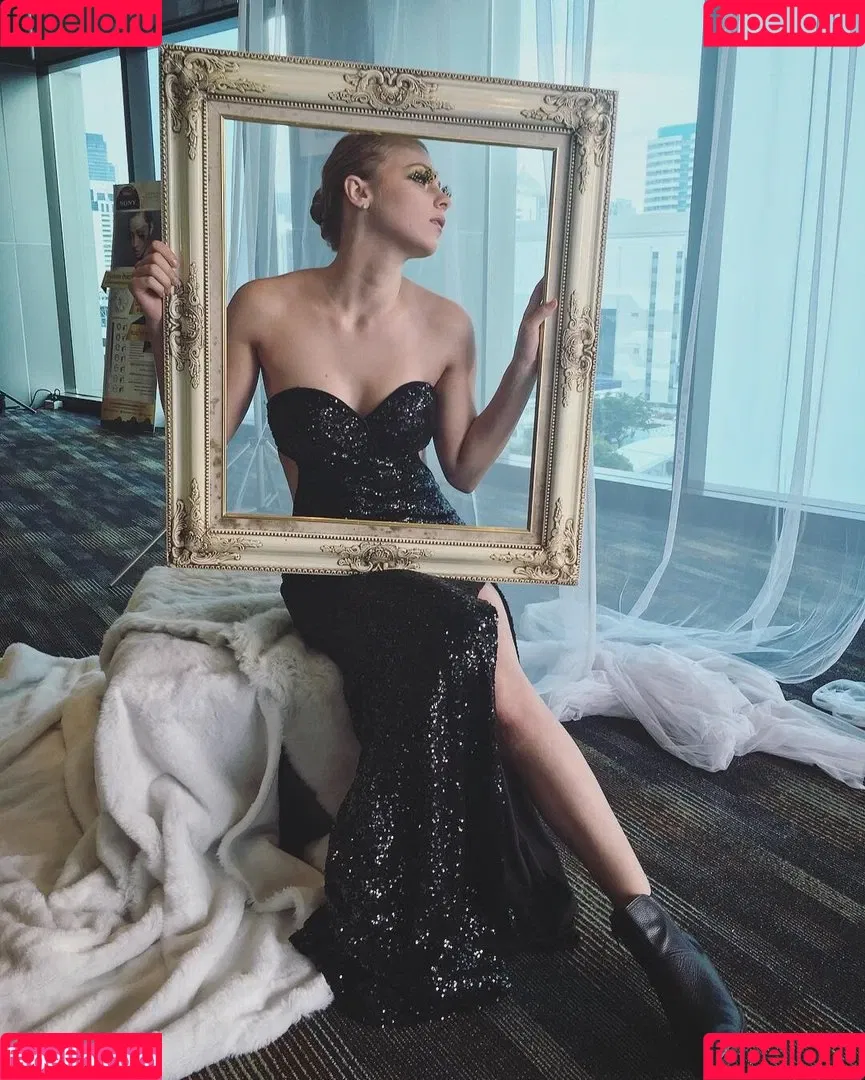 Sydney Poniewaz Onlyfans Photo Gallery 