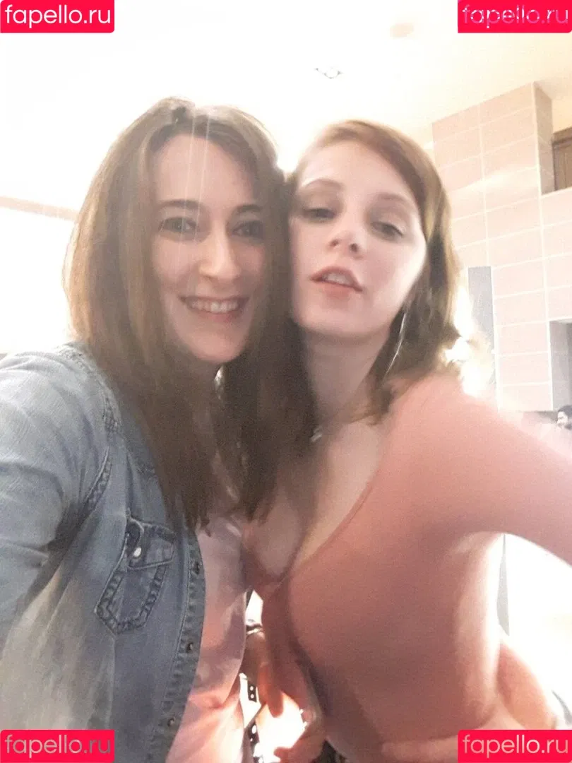 Sydney Poniewaz Onlyfans Photo Gallery 