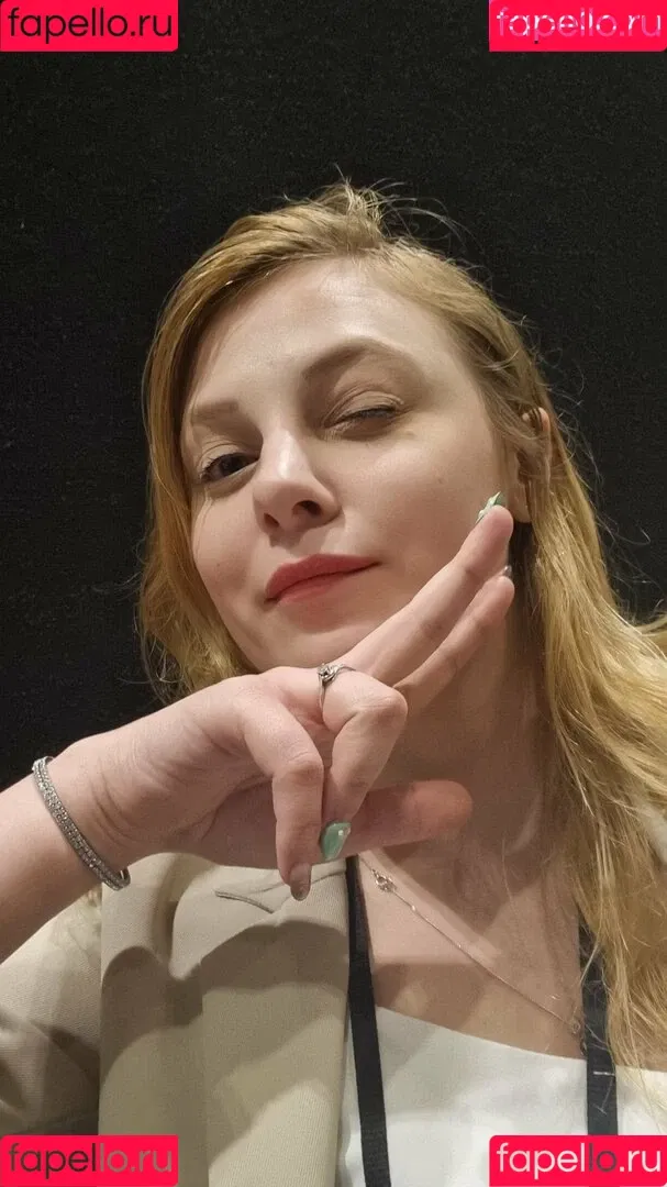 Sydney Poniewaz Onlyfans Photo Gallery 