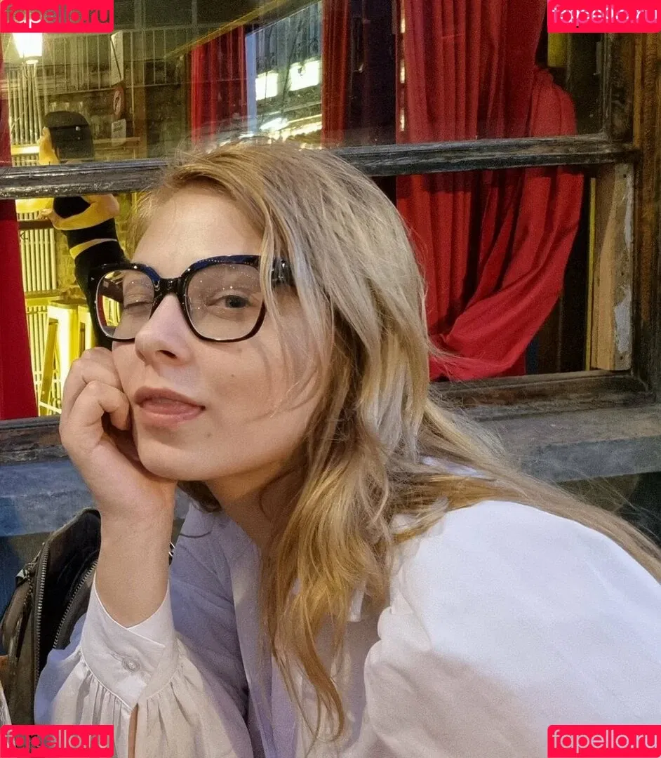 Sydney Poniewaz Onlyfans Photo Gallery 