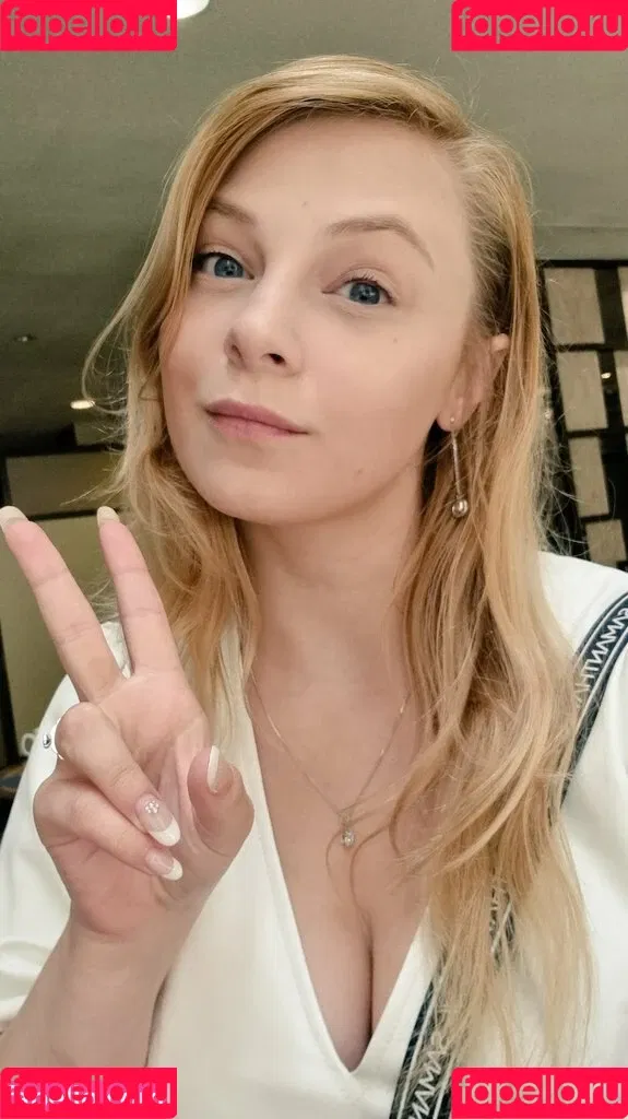 Sydney Poniewaz Onlyfans Photo Gallery 