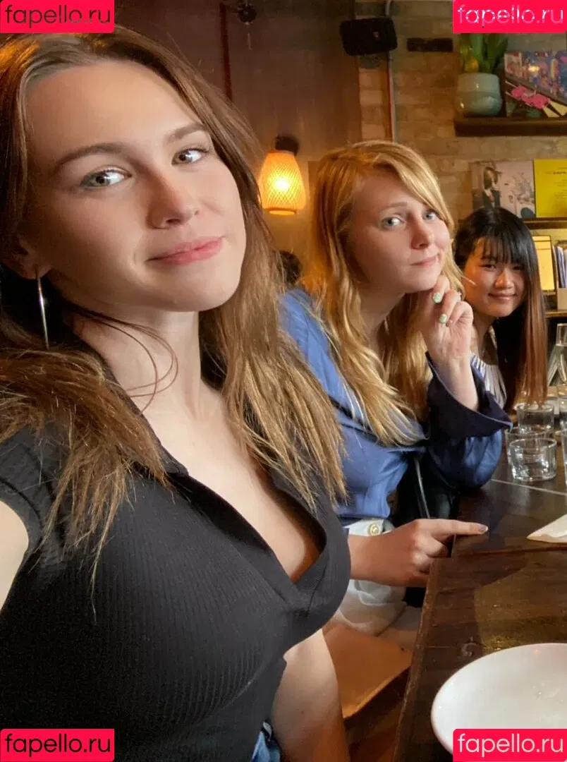 Sydney Poniewaz Onlyfans Photo Gallery 