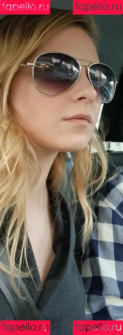 Sydney Poniewaz Onlyfans Photo Gallery 