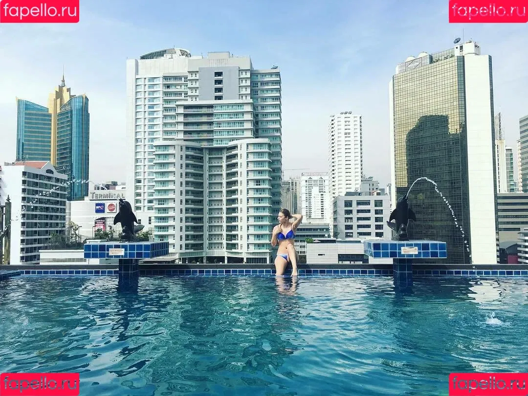 Sydney Poniewaz Onlyfans Photo Gallery 