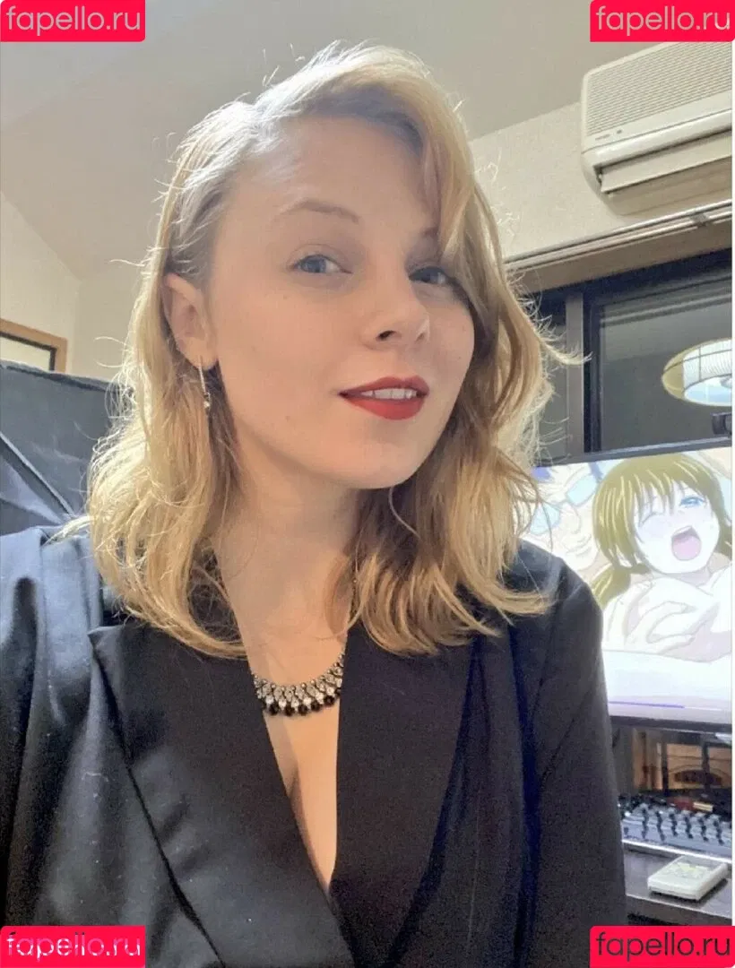 Sydney Poniewaz Onlyfans Photo Gallery 