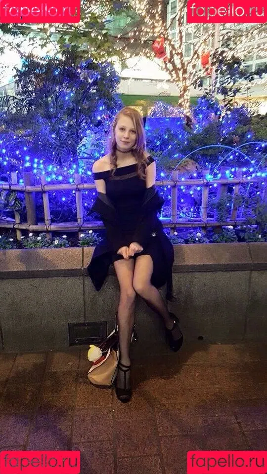 Sydney Poniewaz Onlyfans Photo Gallery 