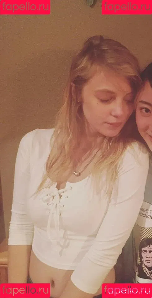 Sydney Poniewaz Onlyfans Photo Gallery 