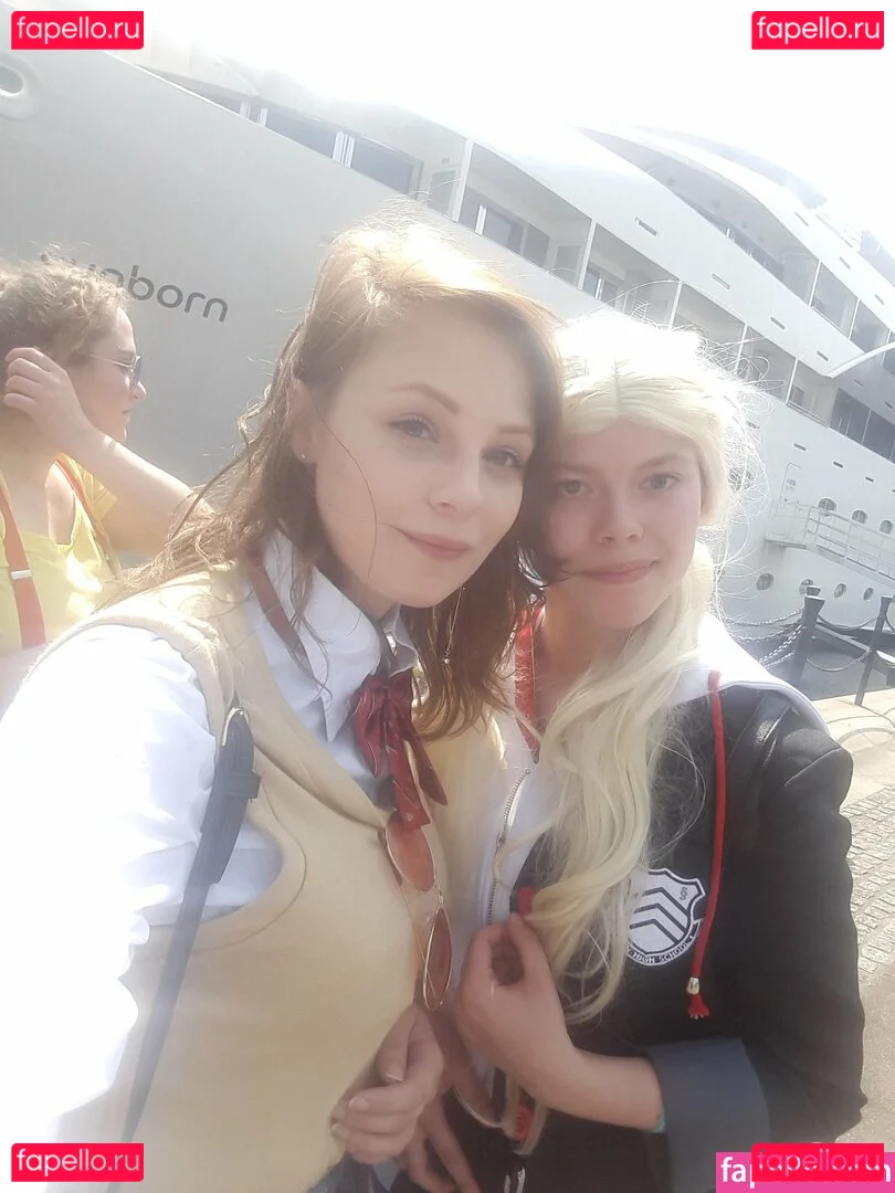 Sydney Poniewaz Onlyfans Photo Gallery 