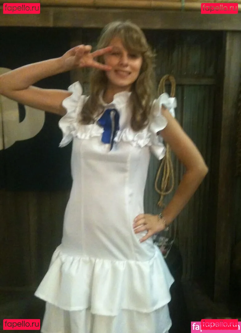 Sydney Poniewaz Onlyfans Photo Gallery 