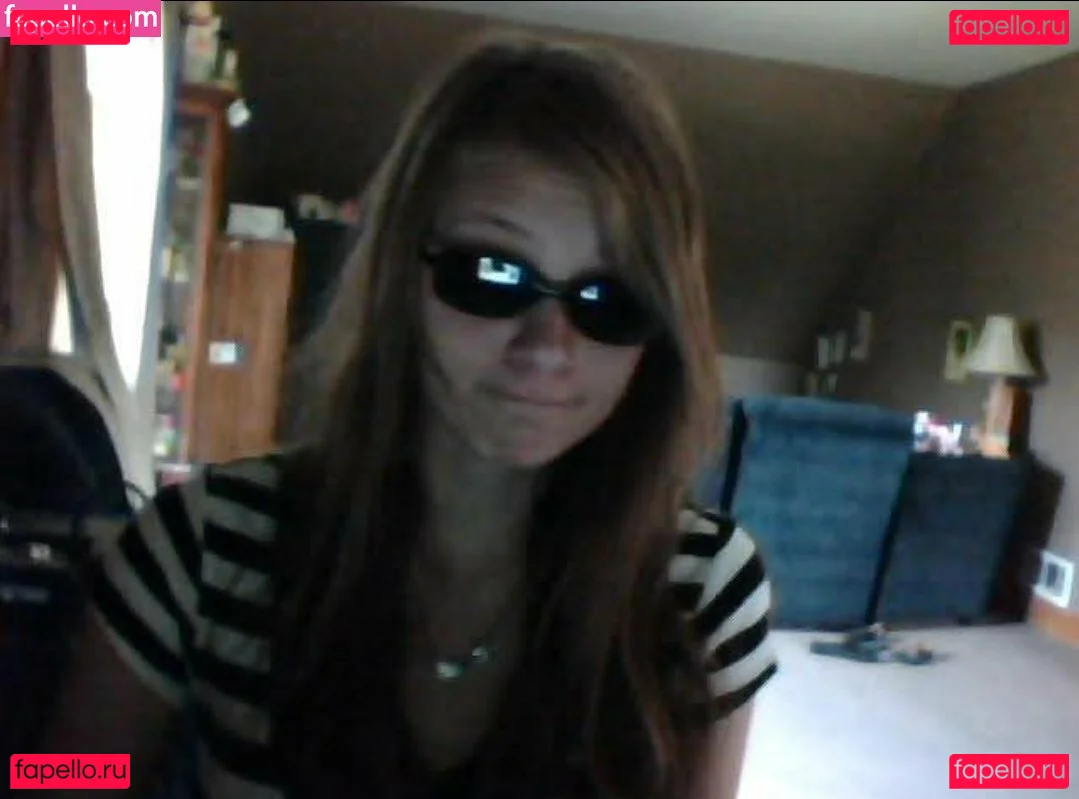 Sydney Poniewaz Onlyfans Photo Gallery 