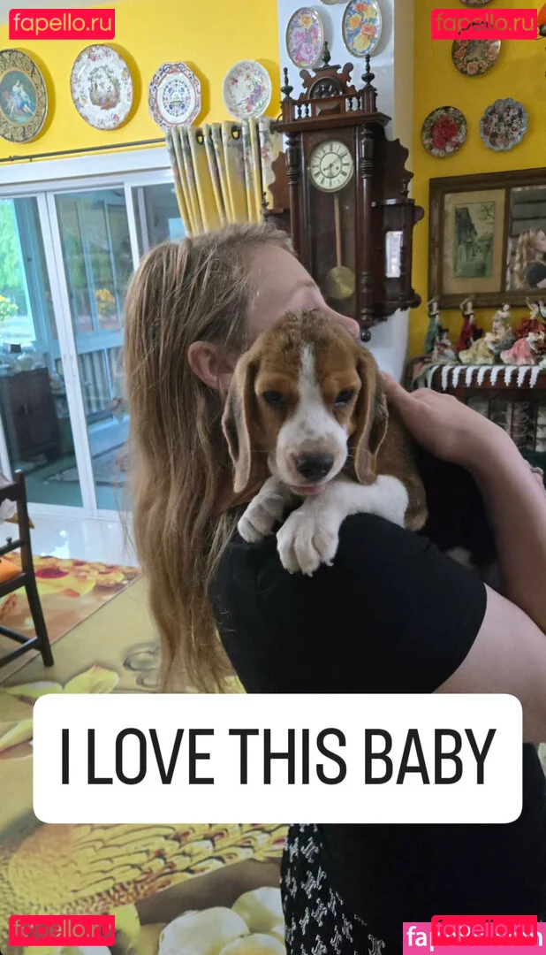 Sydney Poniewaz Onlyfans Photo Gallery 