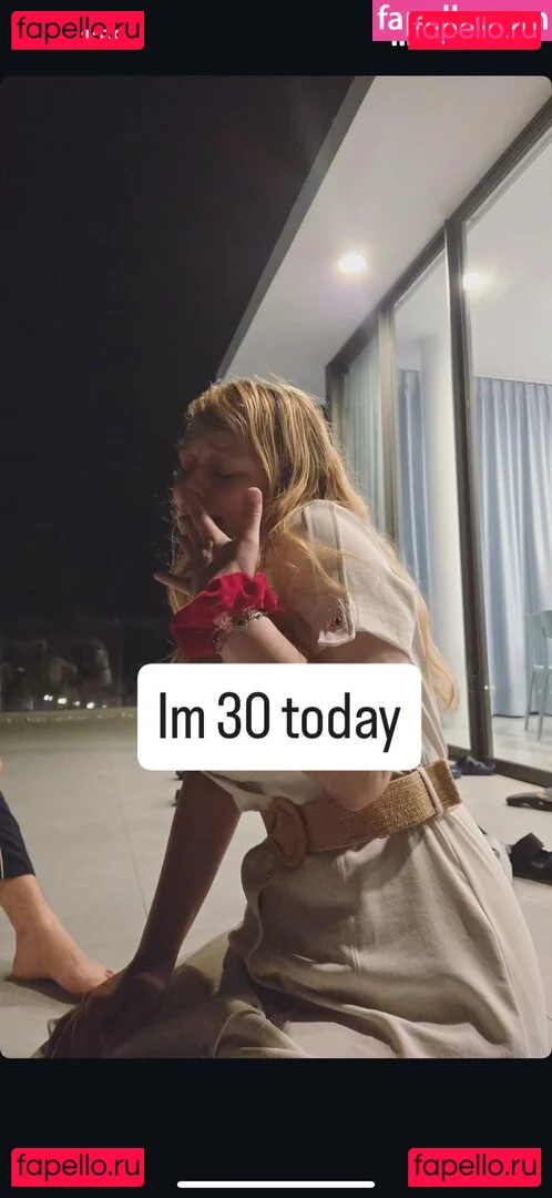 Sydney Poniewaz Onlyfans Photo Gallery 