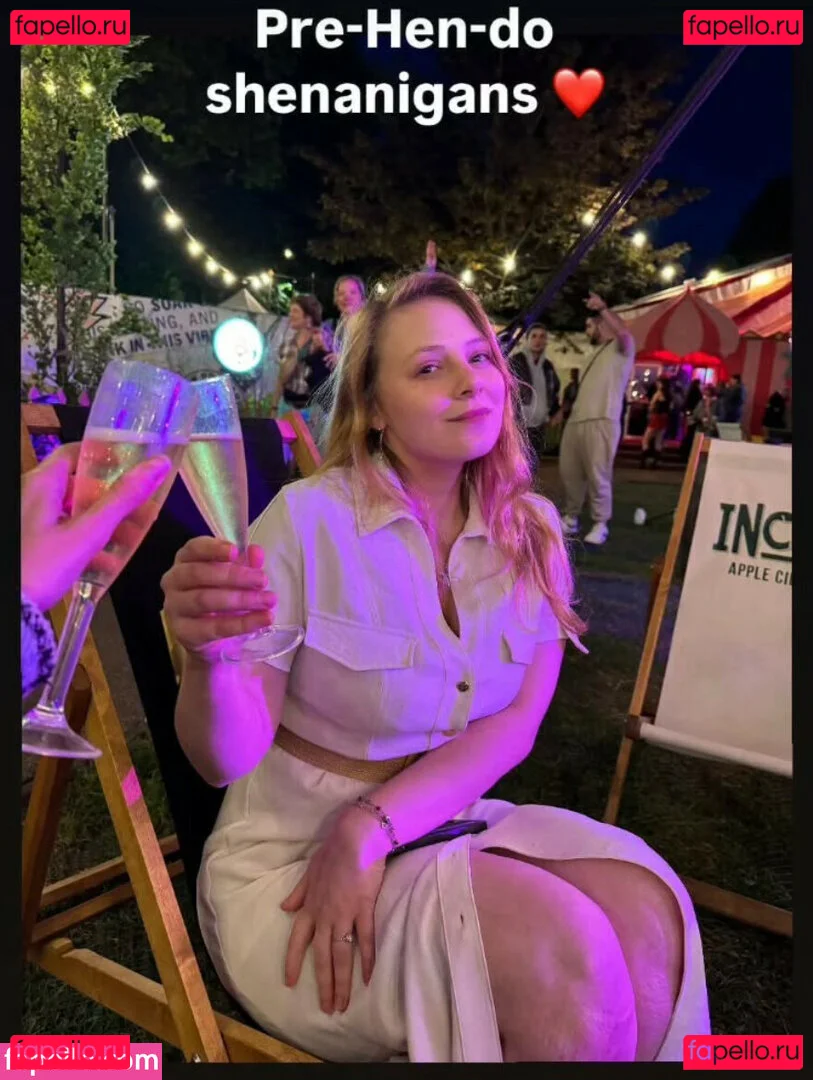 Sydney Poniewaz Onlyfans Photo Gallery 