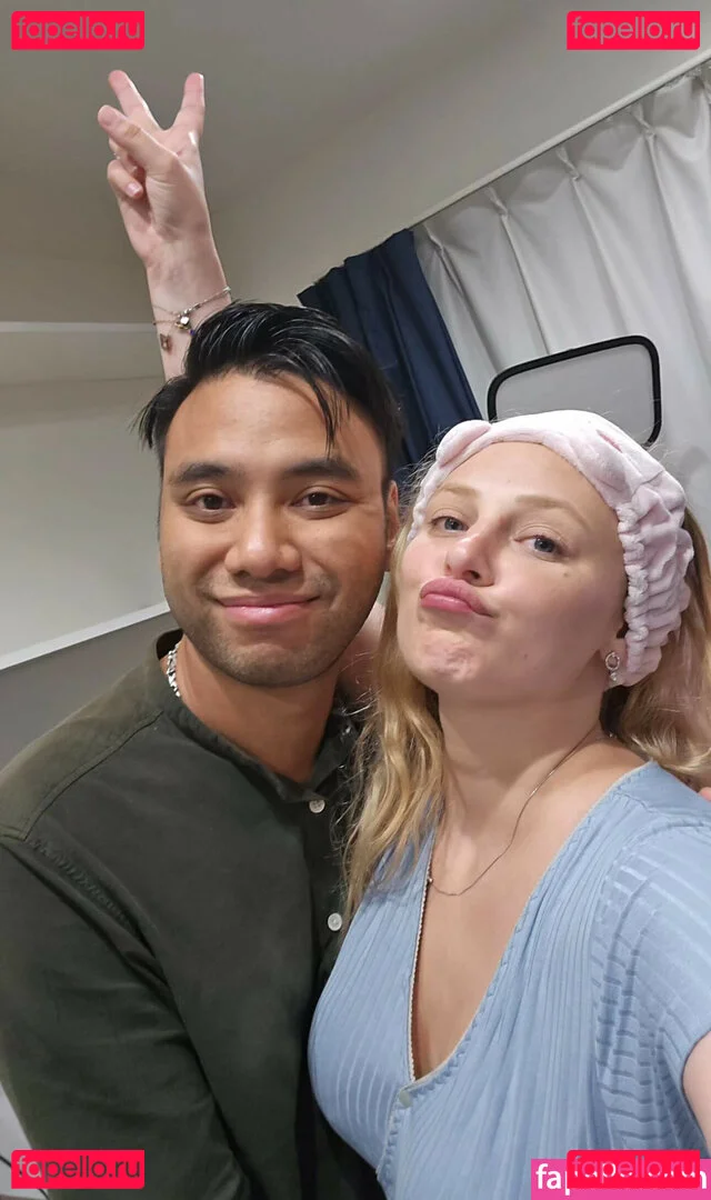 Sydney Poniewaz Onlyfans Photo Gallery 