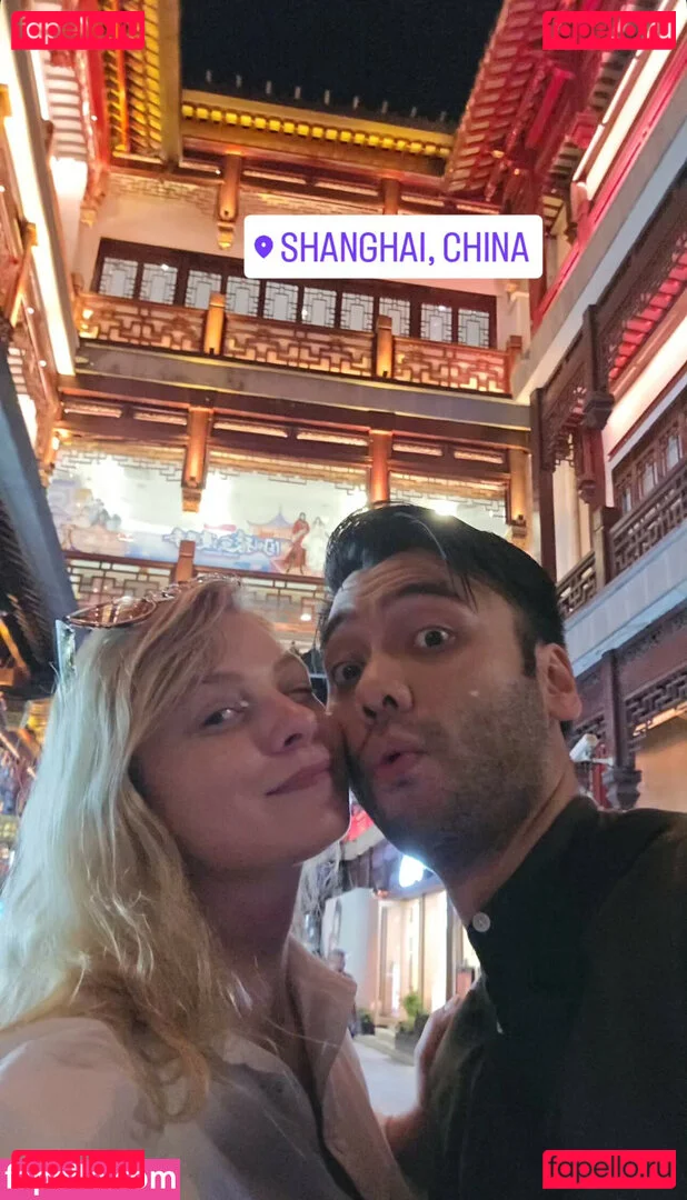 Sydney Poniewaz Onlyfans Photo Gallery 