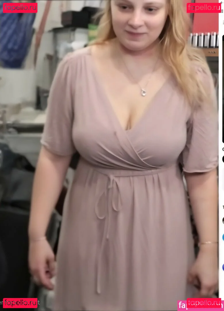 Sydney Poniewaz Onlyfans Photo Gallery 