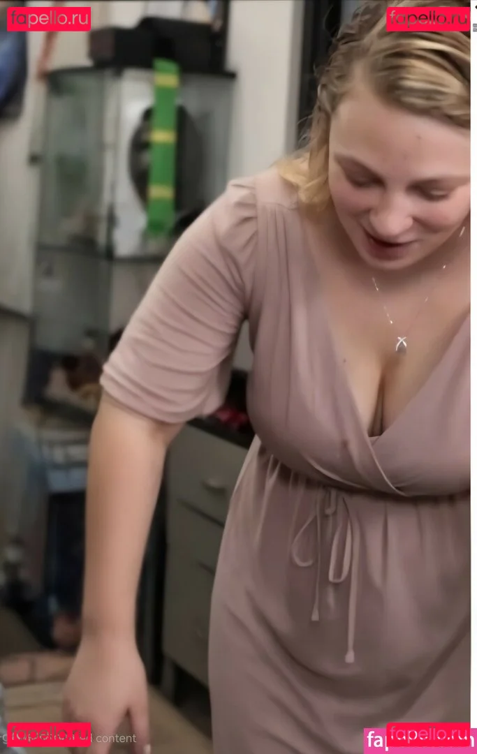 Sydney Poniewaz Onlyfans Photo Gallery 