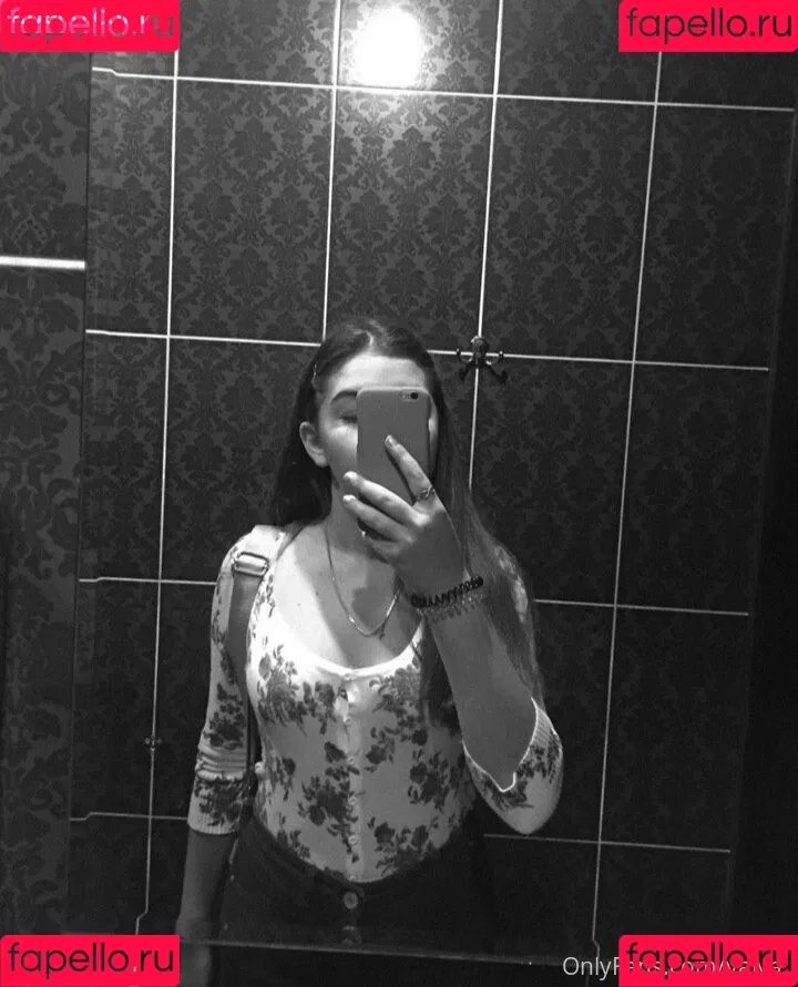 valya_ Onlyfans Photo Gallery 