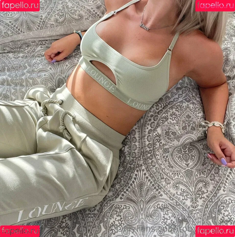 Robyn Emily Onlyfans Photo Gallery 