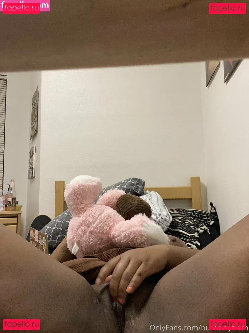 burberrybitch Onlyfans Photo Gallery 