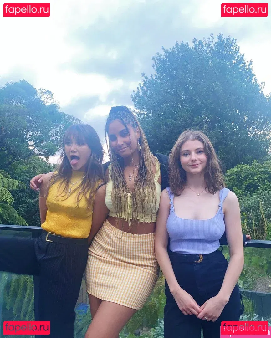 Thomasin Mckenzie Onlyfans Photo Gallery 