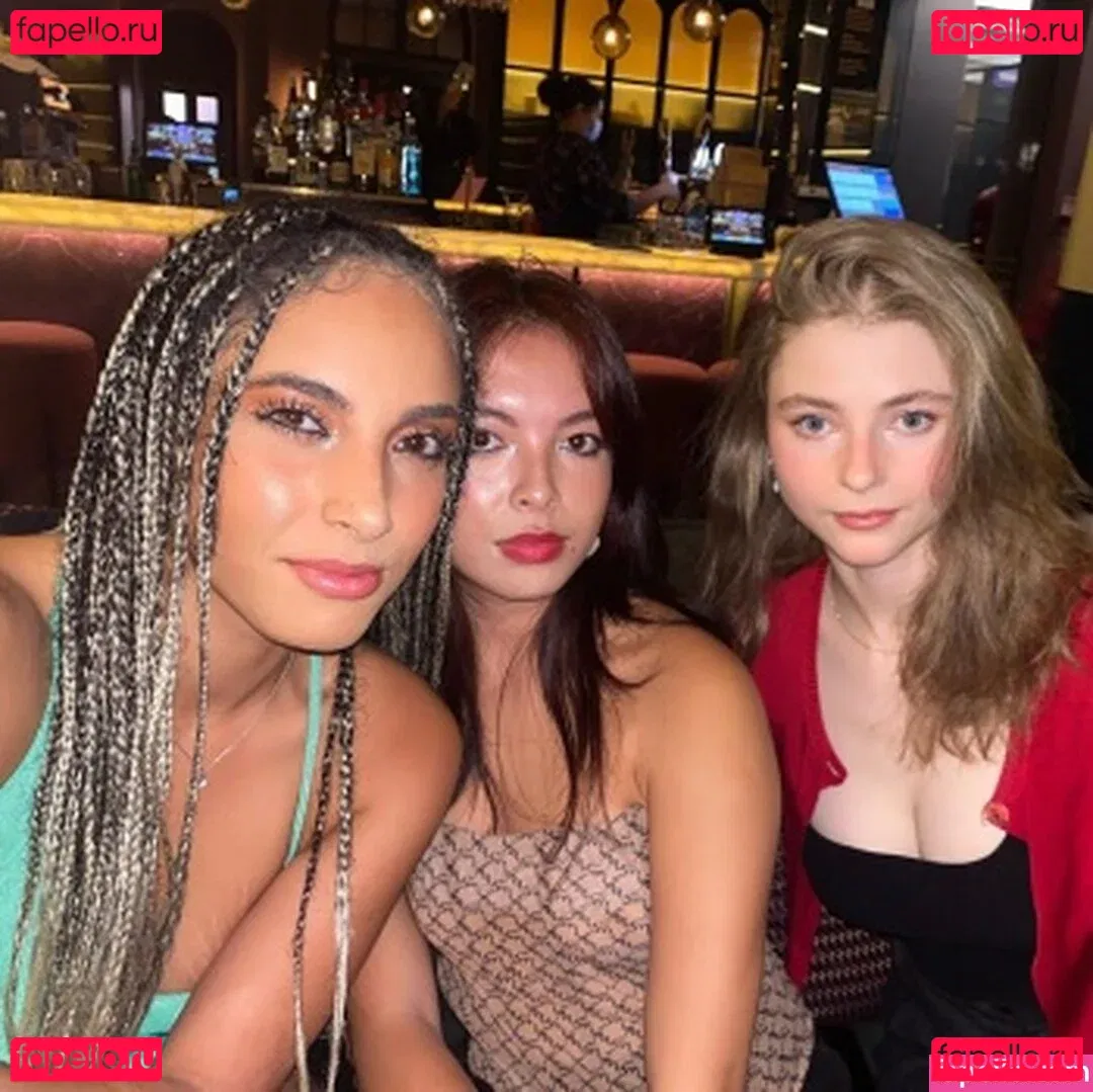 Thomasin Mckenzie Onlyfans Photo Gallery 