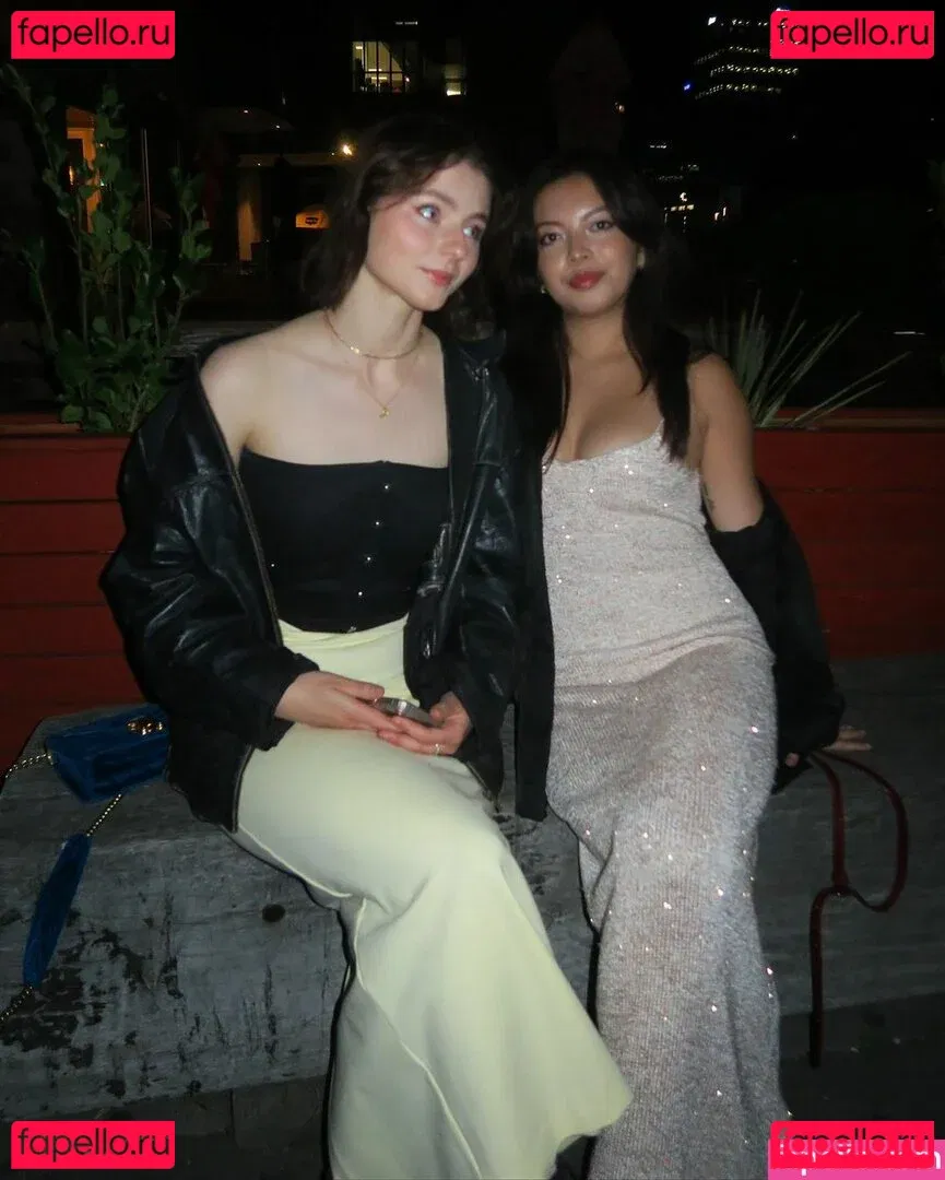 Thomasin Mckenzie Onlyfans Photo Gallery 