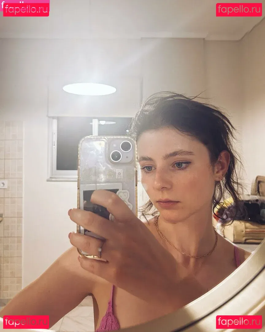 Thomasin Mckenzie Onlyfans Photo Gallery 